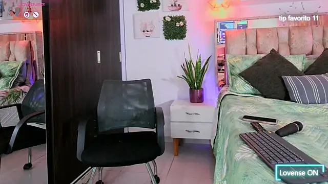 Dulce Morrys online show from May 29, 3:29 pm