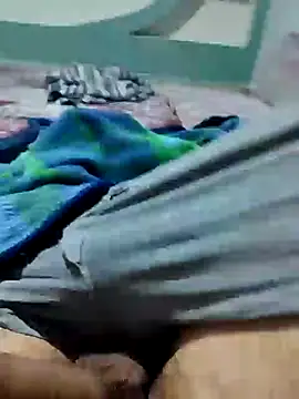 Snapshot of Siyahinci72 chatting on December 6, 4:44 pm Siyahinci72 online show from December 6, 4:44 pm