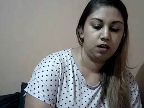 bellachow10 online show from January 10, 8:37 pm