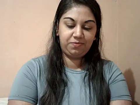 Snapshot of bellachow10 chatting on July 10, 8:25 am bellachow10 online show from July 10, 8:25 am