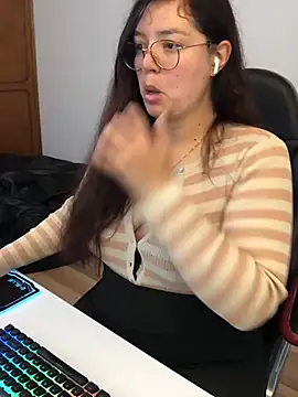 kayortiiz online show from May 28, 11:38 am
