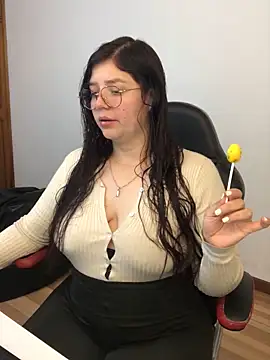 kayortiiz online show from May 12, 11:11 pm