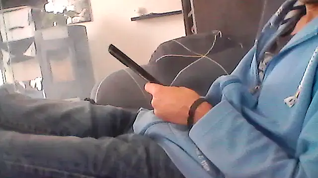 Snapshot of mickzizi chatting on October 9, 10:16 am mickzizi online show from October 9, 10:16 am