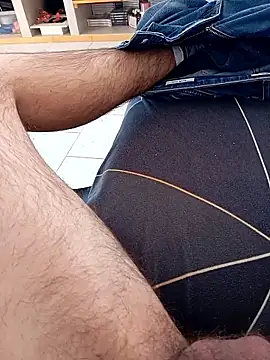 mickzizi online show from April 8, 9:44 am