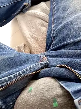 Snapshot of mickzizi chatting on February 27, 1:07 pm mickzizi online show from February 27, 1:07 pm