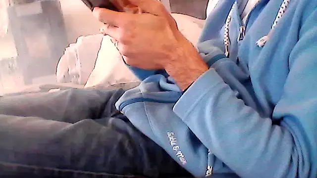 Snapshot of mickzizi chatting on March 18, 8:39 am mickzizi online show from March 18, 8:39 am