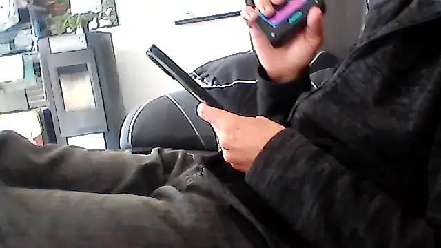 Snapshot of mickzizi chatting on September 22, 11:27 am mickzizi online show from September 22, 11:27 am