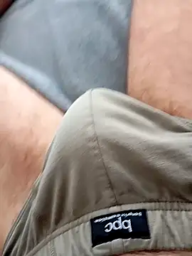 Snapshot of mickzizi chatting on December 5, 10:28 am mickzizi online show from December 5, 10:28 am