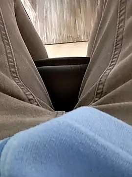 Snapshot of mickzizi chatting on March 10, 8:17 am mickzizi online show from March 10, 8:17 am