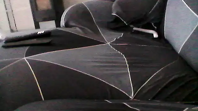 Snapshot of mickzizi chatting on October 17, 7:22 am mickzizi online show from October 17, 7:22 am