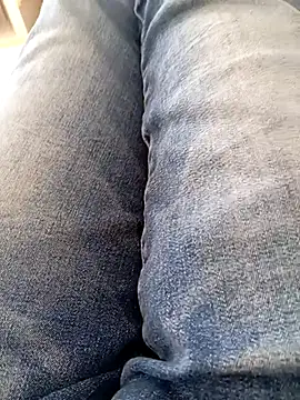 Snapshot of mickzizi chatting on March 19, 1:18 pm mickzizi online show from March 19, 1:18 pm