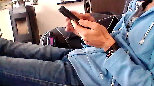 Snapshot of mickzizi chatting on October 8, 7:43 am mickzizi online show from October 8, 7:43 am