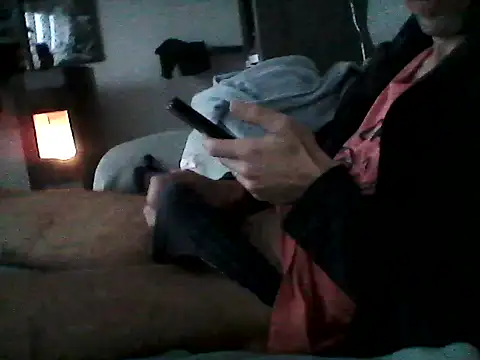 Snapshot of mickzizi chatting on December 9, 8:44 am mickzizi online show from December 9, 8:44 am