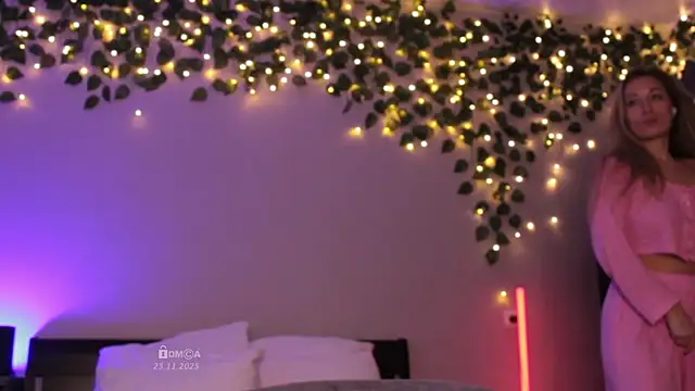 Snapshot of Blondie_Bunny chatting on November 23, 4:11 am Blondie Bunny online show from November 23, 4:11 am