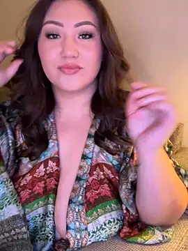 RosieDixx online show from April 10, 5:14 am