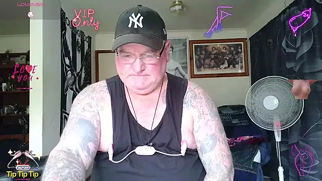 Snapshot of HOTANAL chatting on June 18, 2:32 am HOTANAL online show from June 18, 2:32 am