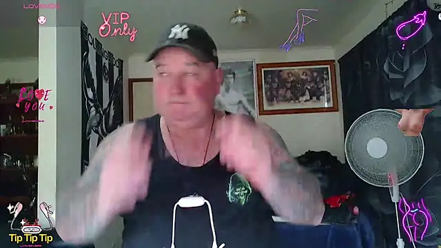Snapshot of HOTANAL chatting on June 10, 2:35 am HOTANAL online show from June 10, 2:35 am