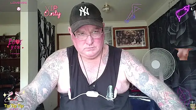 Snapshot of HOTANAL chatting on June 15, 2:56 am HOTANAL online show from June 15, 2:56 am