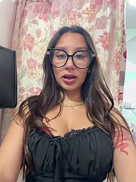Snapshot of Tiny_lilith chatting on June 3, 6:45 pm Tiny lilith online show from June 3, 6:45 pm