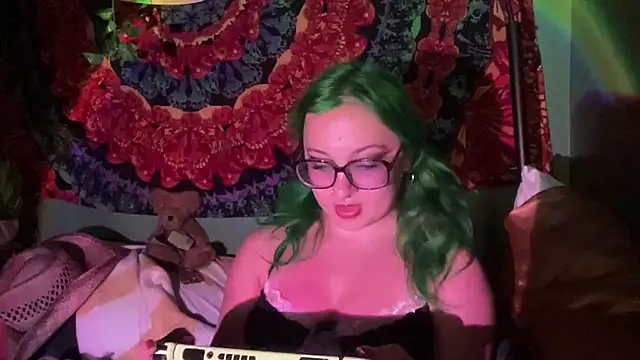 Snapshot of sweetandwet_daddy chatting on June 16, 12:38 pm sweetandwet daddy online show from June 16, 12:38 pm
