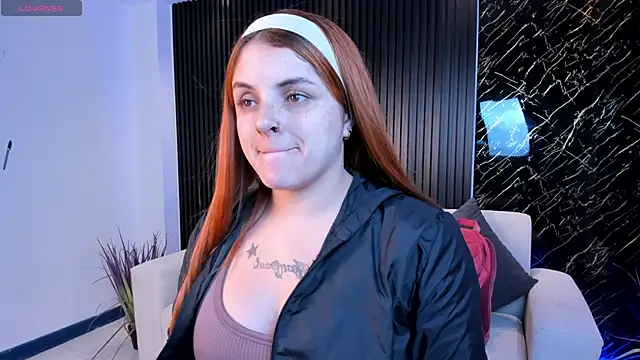 kimbrownn online show from December 18, 12:42 pm