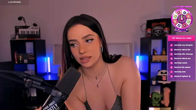 SofiRusselle online show from November 30, 6:09 pm