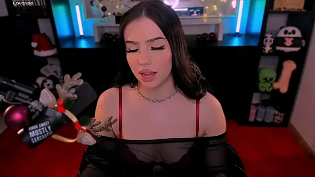 Snapshot of SofiRusselle chatting on December 13, 8:04 pm SofiRusselle online show from December 13, 8:04 pm