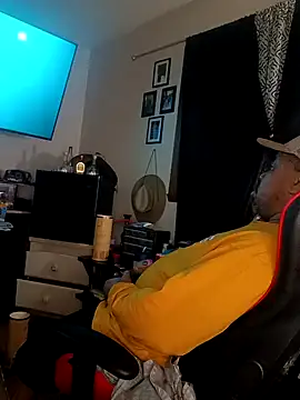 Snapshot of yellowwetfox chatting on December 29, 2:38 am yellowwetfox online show from December 29, 2:38 am