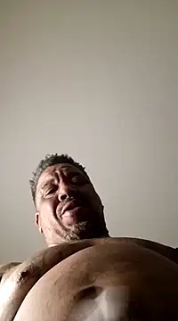 Snapshot of yellowwetfox chatting on January 5, 8:11 am yellowwetfox online show from January 5, 8:11 am