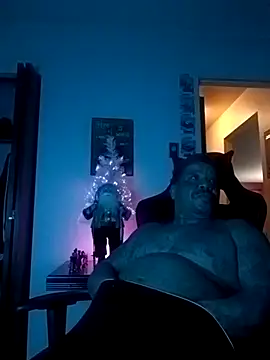 Snapshot of yellowwetfox chatting on December 22, 2:28 am yellowwetfox online show from December 22, 2:28 am