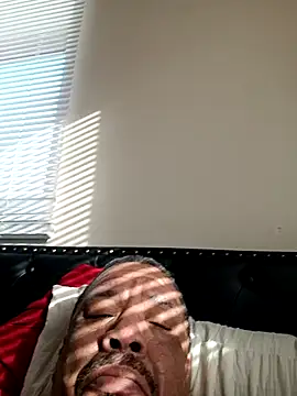 Snapshot of yellowwetfox chatting on February 28, 3:55 pm yellowwetfox online show from February 28, 3:55 pm