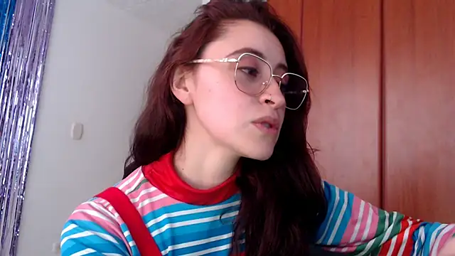 Snapshot of Juls_winter_ chatting on September 15, 5:57 pm Juls winter online show from September 15, 5:57 pm