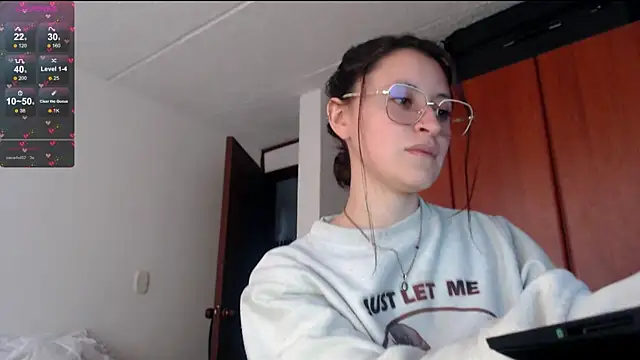 Snapshot of Juls_winter_ chatting on February 16, 7:05 pm Juls winter online show from February 16, 7:05 pm