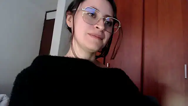 Snapshot of Juls_winter_ chatting on March 13, 10:32 pm Juls winter online show from March 13, 10:32 pm