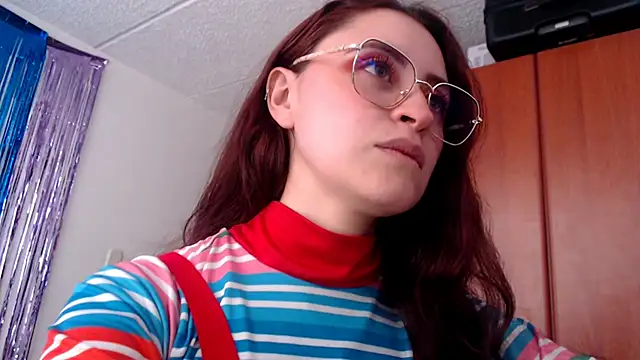 Snapshot of Juls_winter_ chatting on October 6, 5:13 pm Juls winter online show from October 6, 5:13 pm