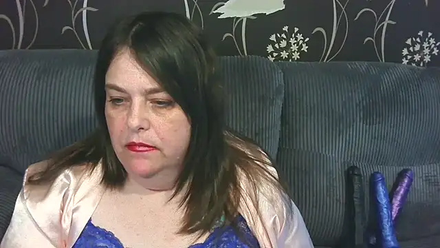 HouseWifeWhore Milf online show from April 21, 3:29 pm