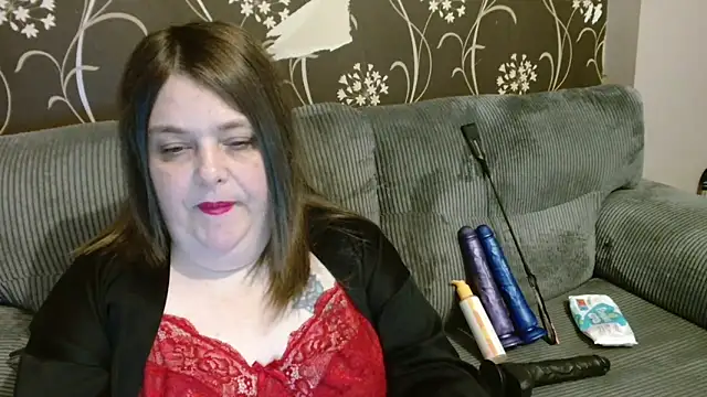 HouseWifeWhore Milf online show from February 26, 11:05 pm