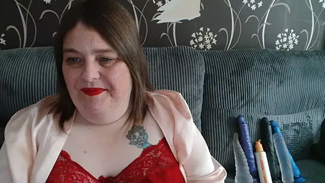 Snapshot of HouseWifeWhore_Milf chatting on September 23, 12:23 pm HouseWifeWhore Milf online show from September 23, 12:23 pm