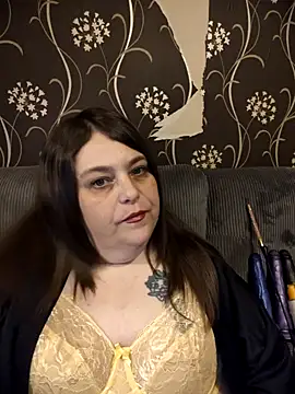 HouseWifeWhore Milf online show from May 12, 9:32 pm