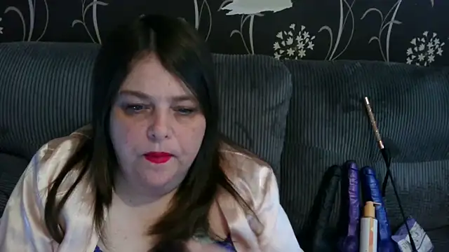 HouseWifeWhore Milf online show from March 24, 3:01 pm