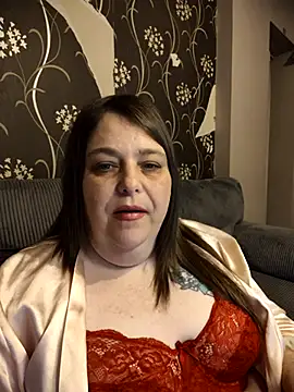 HouseWifeWhore Milf online show from April 24, 9:39 pm