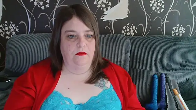 Snapshot of HouseWifeWhore_Milf chatting on September 18, 3:59 pm HouseWifeWhore Milf online show from September 18, 3:59 pm