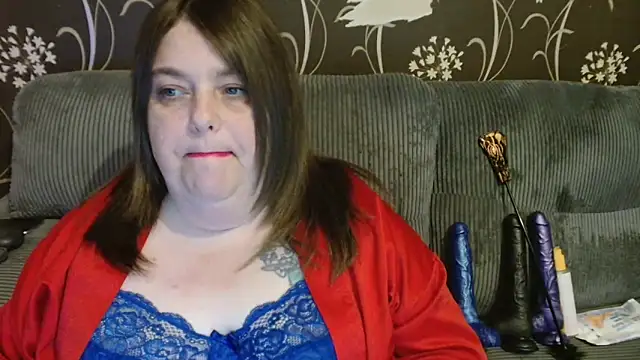 Snapshot of HouseWifeWhore_Milf chatting on October 28, 5:01 pm HouseWifeWhore Milf online show from October 28, 5:01 pm