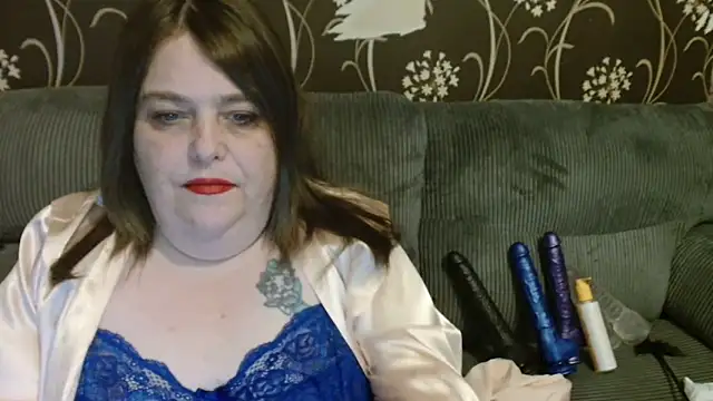 Snapshot of HouseWifeWhore_Milf chatting on October 14, 5:02 pm HouseWifeWhore Milf online show from October 14, 5:02 pm