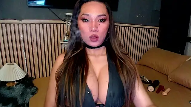 Snapshot of sexcindy chatting on October 31, 9:39 am sexcindy online show from October 31, 9:39 am