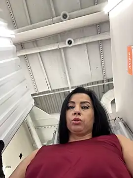 Snapshot of CrazzyChicks chatting on October 31, 7:49 am CrazzyChicks online show from October 31, 7:49 am