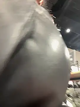 Snapshot of CrazzyChicks chatting on December 4, 7:18 am CrazzyChicks online show from December 4, 7:18 am