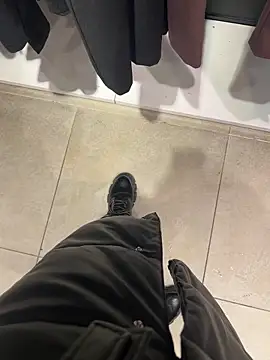 Snapshot of CrazzyChicks chatting on November 27, 7:42 am CrazzyChicks online show from November 27, 7:42 am