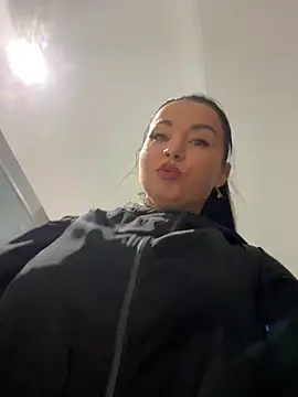 CrazzyChicks online show from May 10, 5:55 am