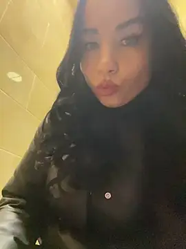 Snapshot of CrazzyChicks chatting on November 3, 8:07 am CrazzyChicks online show from November 3, 8:07 am